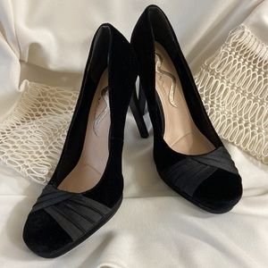 NWB Nina Velvet and Satin Dress Pump, sz 7.5 M (38 EU) '